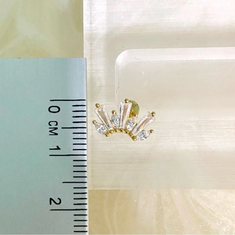 Elegant Gold and zircon stud Earring
